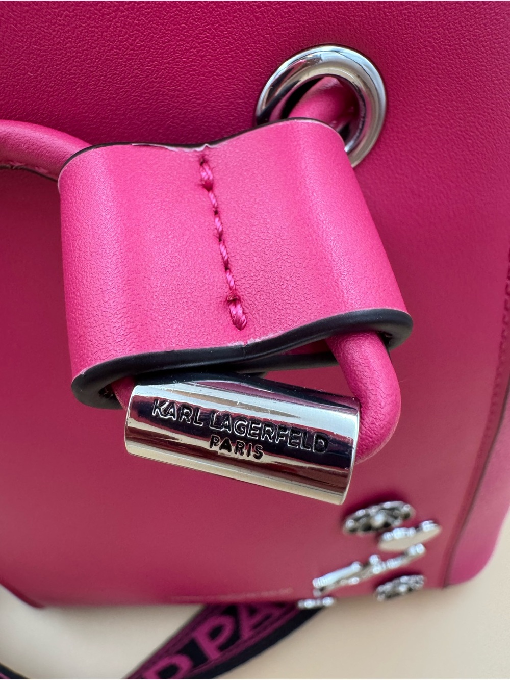 Pink Drawstring Bucket Crossbody Bag + KARL & CHOUPETTE DUO BAG CHARM - Picture 12 of 17